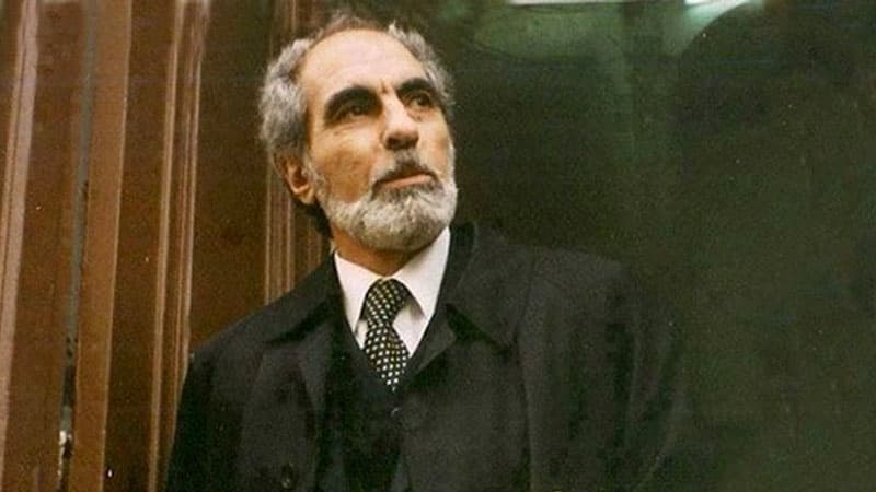 Ondan sevgi etriafı gözləyən qıza üçrəngli bayraqdan danışan prezident...