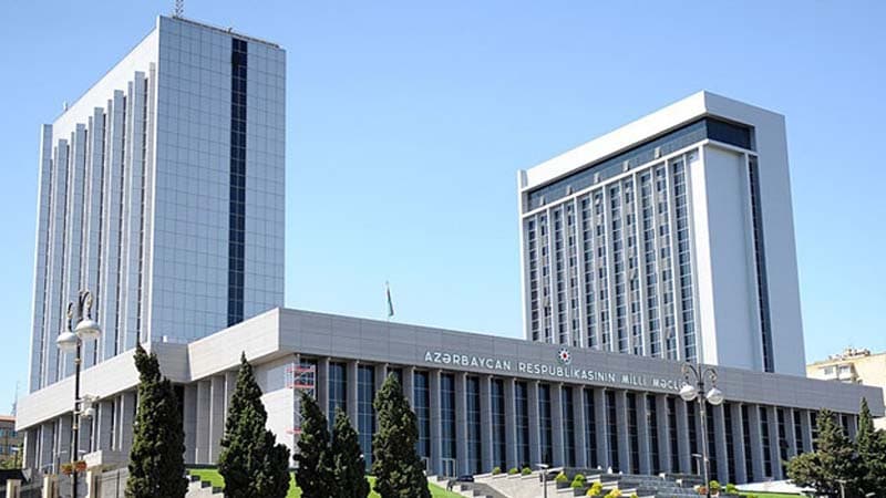 Deputatlar tətilə çıxır