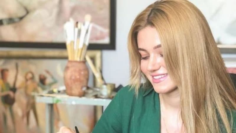 Xalq artistinin qızı magistraturaya qəbul oldu (FOTO)