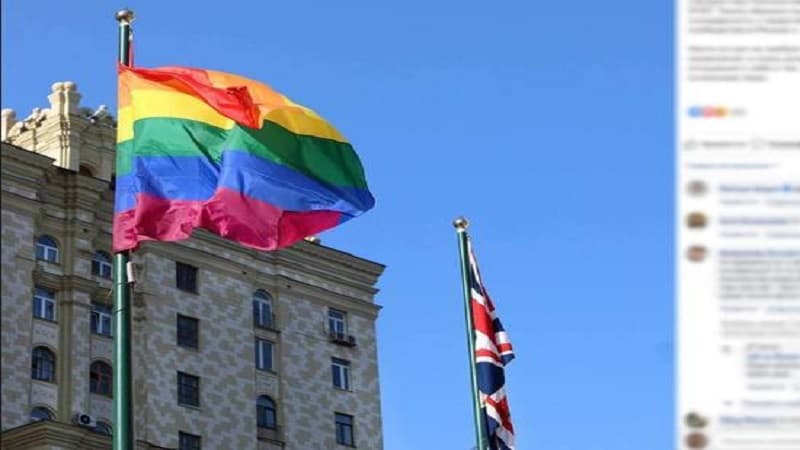 Moskvada İngiltərə səfirliyi də LGBT bayrağı qaldırdı
