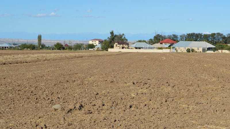 Bakıda adam başına düşən torpaq sahəsi azalır, qiymətlər bahalaşır (EKSPERT)