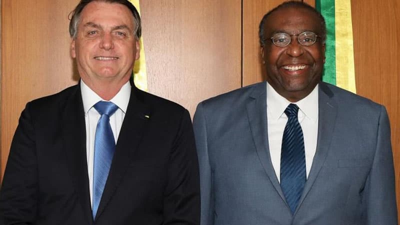 Braziliyanın beşgünlük təhsil naziri: yalançı doktor istefa verdi