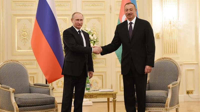 İlham Əliyev Vladimir Putini təbrik etdi