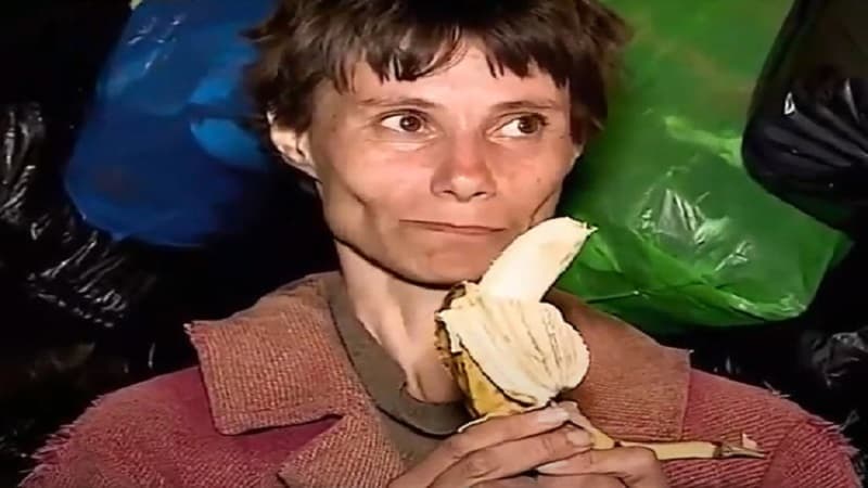 26 il qazsız, işıqsız, susuz evdən bayıra çıxmayan qadının dəhşətli həyatı