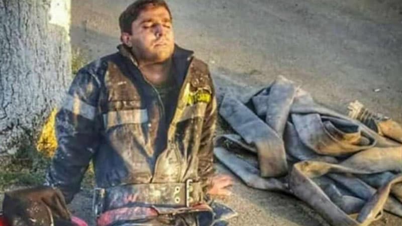 "Sobsan”dakı yanğını söndürən FHN əməkdaşlarından biri - GÜNÜN FOTOSU