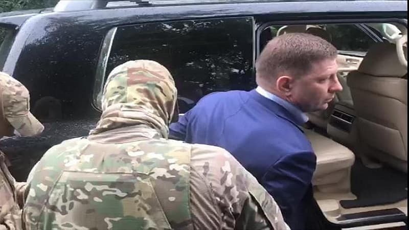FSB qətllərdə şübhəli bilinən Xabarovsk qubernatorunu belə həbs etdi (VİDEO)