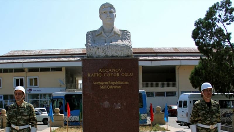 Ölümü ilə Azərbaycan zabitinin yenilməzliyinin simvoluna çevrilən Milli Qəhrəman