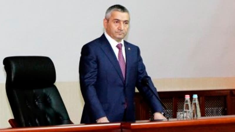 İcra başçısı bu marketin geyim şöbəsini bağlatdı (FOTO)