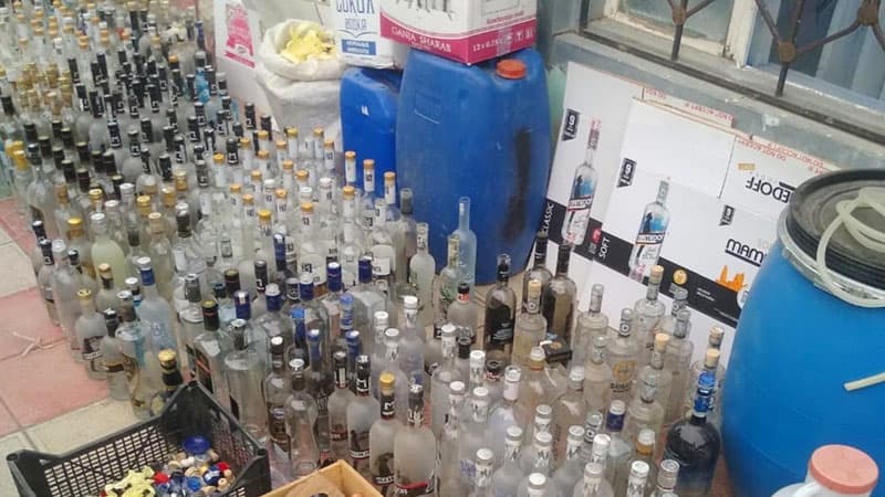 Bərdədə saxta alkoqollu içkilər istehsal edən müəssisə aşkarlandı (FOTOLAR)