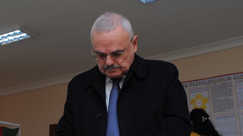Artur Rasizadə: "Mənim anamın milliyəti belədir, bəzilərinin anasının heç kimliyi bilinmir”