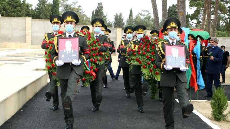 Zakir Həsənov şəhid generalla vida mərasimində iştirak edib (FOTO)
