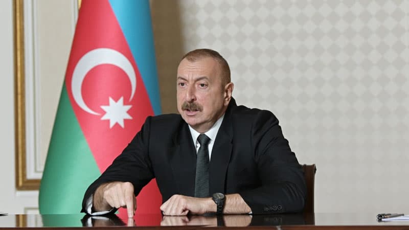 Prezidentin sədrliyi ilə Nazirlər Kabinetinin iclası keçirildi (FOTOLAR)