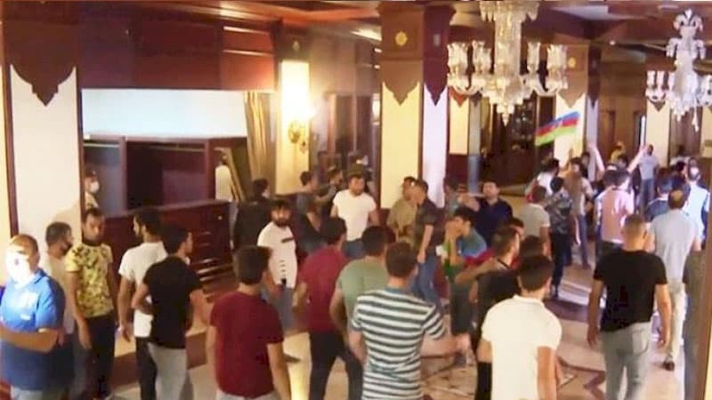 Milli Məclisə hücum edən şəxslər saxlanıldı
