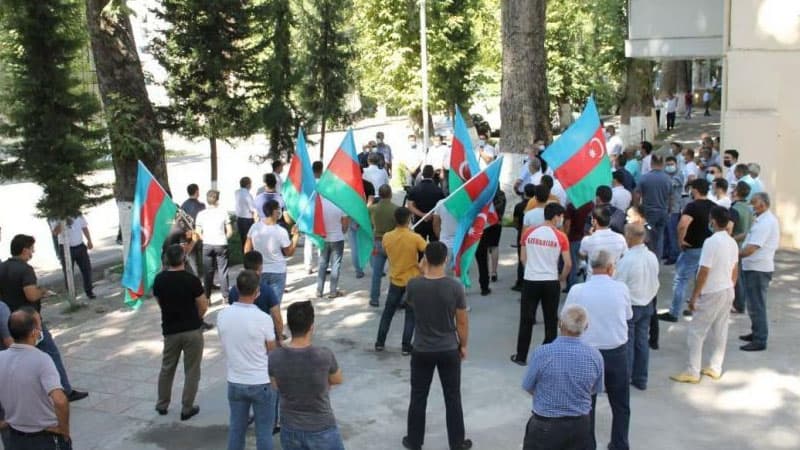 65 yaşlı icra başçısı könüllü hərbi xidmətə yazıldı (FOTO)
