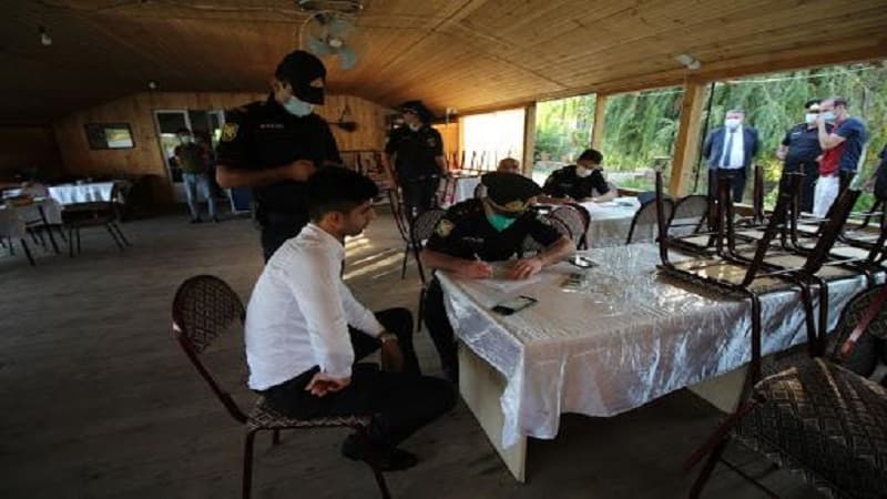 Mingəçevirdə karantini pozaraq fəaliyyət göstərən kafe aşkarlandı (FOTOLAR)