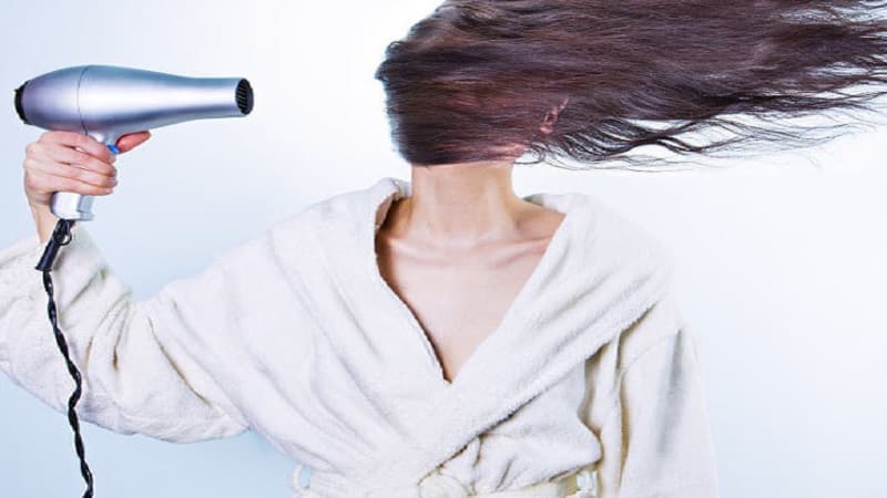 Dermatoloq hansı məhsulların keçəlliyə səbəb ola biləcəyini açıqladı