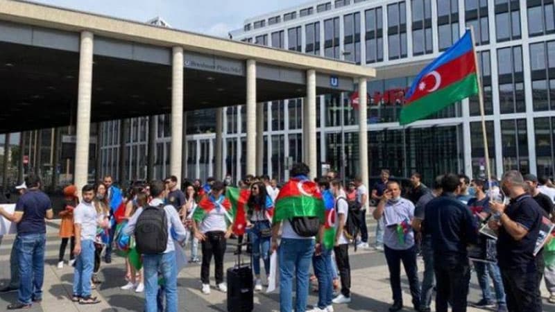Kölndə yaşayan azərbaycanlılar da ordumuza dəstək verdi