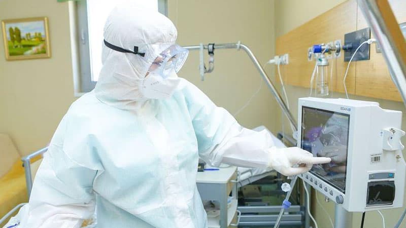 Azərbaycanda daha bir məşhur həkim koronavirusa yoluxdu (FOTO)