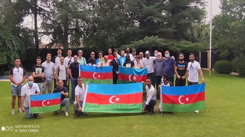 İspaniya azərbaycanlıları Ermənistan səfirliyi önündə etiraz aksiyası keçirdi (FOTO)