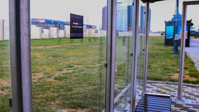 Azərbaycanda ilk dəfə pulsuz "WI-FI" olan dayanacaq quraşdırıldı (FOTO)