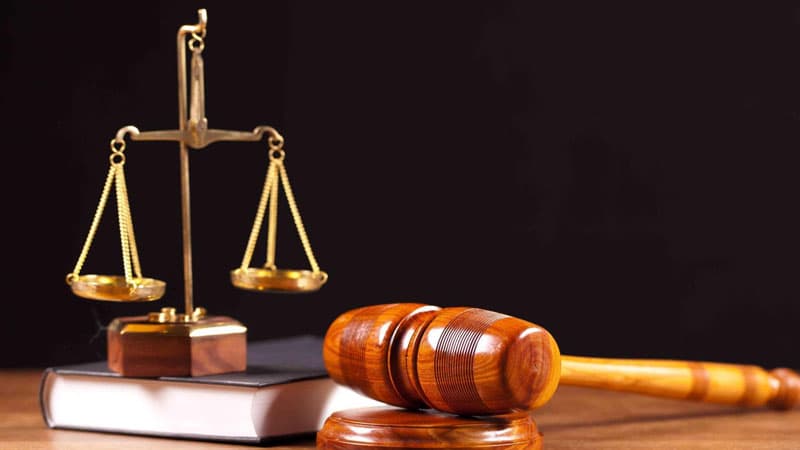 Muxtar Babayevin bələdiyyə üzvü olan keçmiş köməkçisi dələduzluqda ittiham edilir
