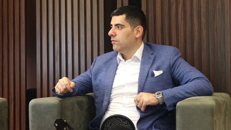 “Biz özümüzün yaşamağı arzuladığımız kompleksləri inşa edirik”