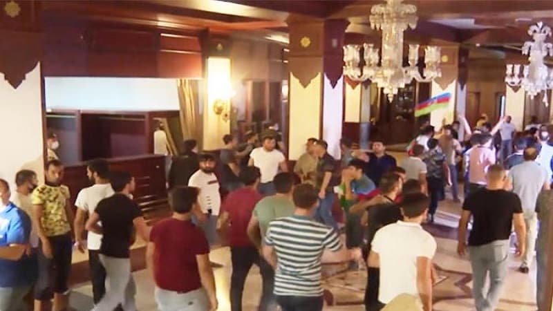  Parlamentə daxil olan daha bir neçə şəxs həbs edildi (FOTO/VİDEO)