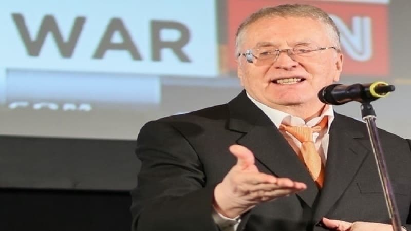 Jirinovski xabarovsklular qarşısında diz çökməyə hazır olduğunu dedi