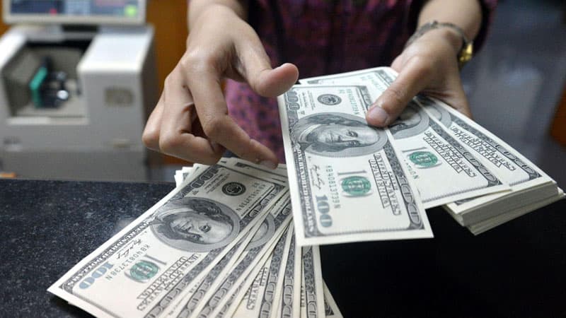 Dolların ucuzlaşması Azərbaycana necə təsir edəcək? (EKSPERT)