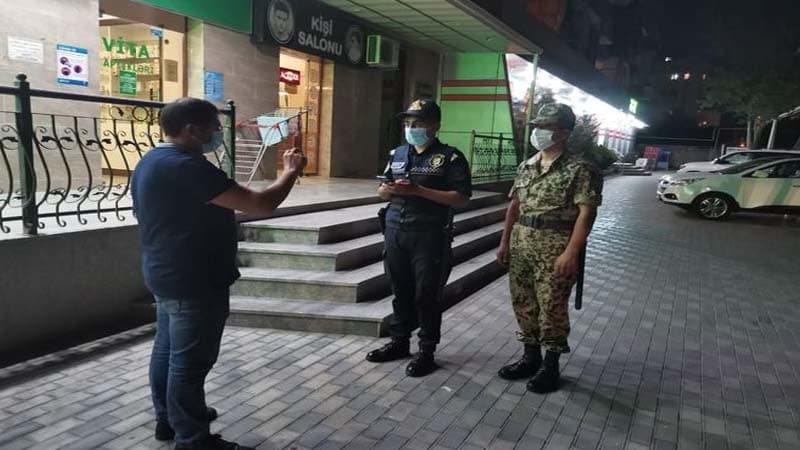 Bakıda polis gecə reydləri keçirir (FOTO)