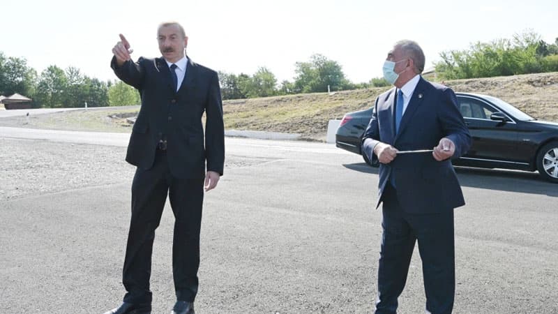 Prezident Qobustanda açılış etdi, yolun yenidən qurulması layihəsi ilə tanış oldu (FOTO/YENİLƏNİB)