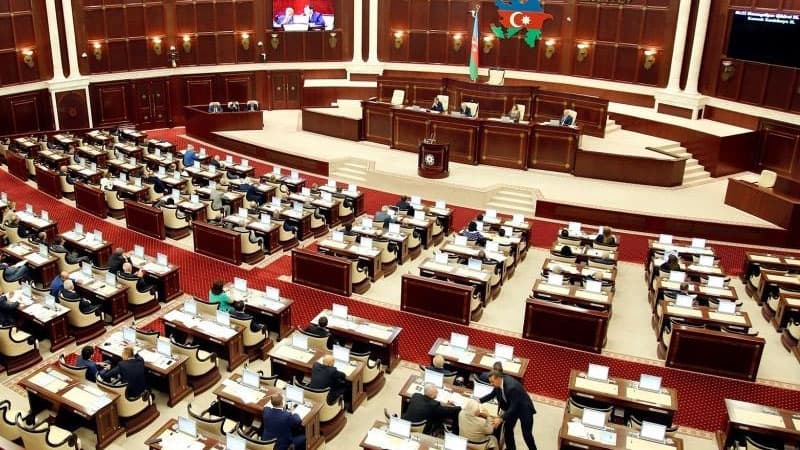 Deputatlar məzuniyyətdən geri çağırıldı