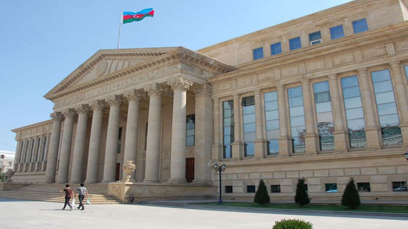 Sərt karantinin tətbiq edildiyi şəhər və rayonlarda məhkəmələrin keçirilməsi qaydaları açıqlandı