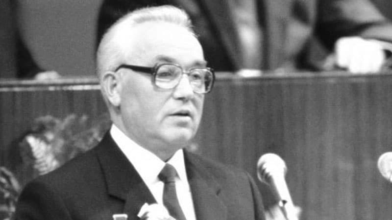 Qızının toyunda Ermitajın antikvar servizlərindən istifadə edən katib - Romanovu süquta aparan toy