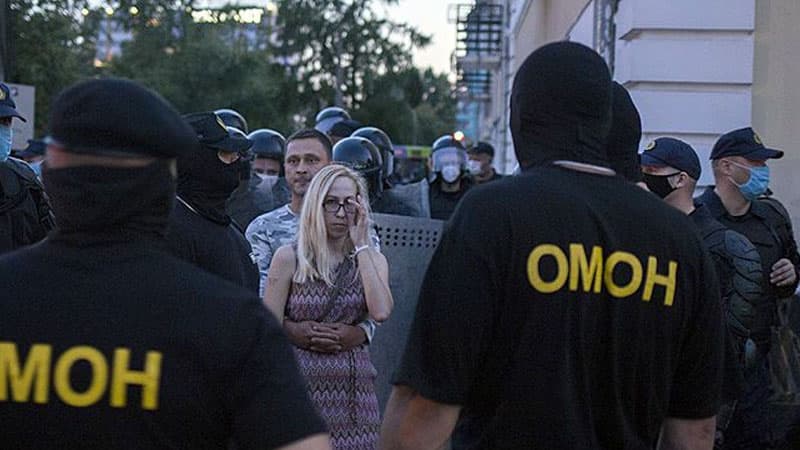 OMON Minsk Traktor Zavodunun girişini bağladı