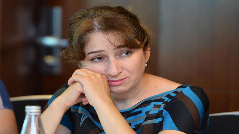 Nəşriyyat rəhbərinin qızı özünü DYP işçisi kimi təqdim edib jurnalisti təhqir etdi (FOTO)