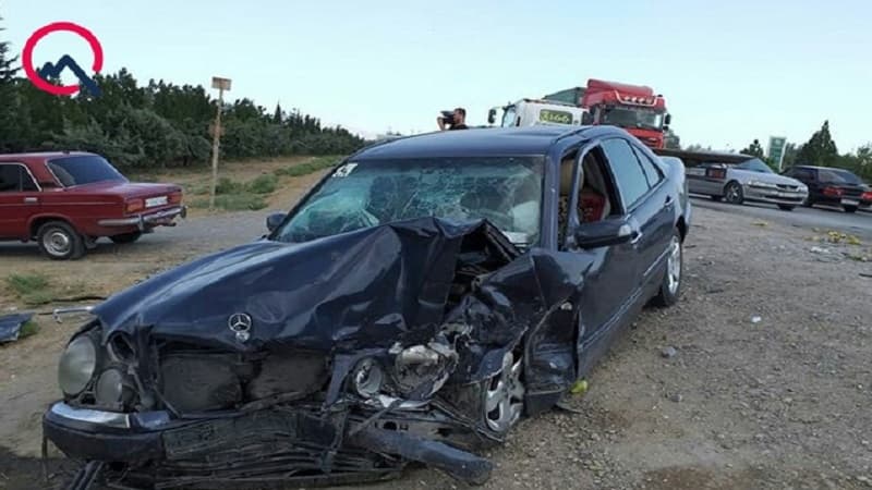 Hacıqabulda ağır qəza, 6 yaralı (FOTOLAR)
