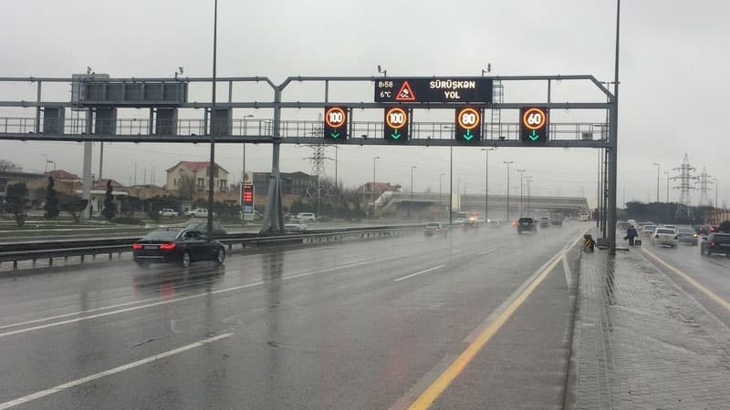 Bakıda bəzi avtomagistrallarda sürət həddi endirildi