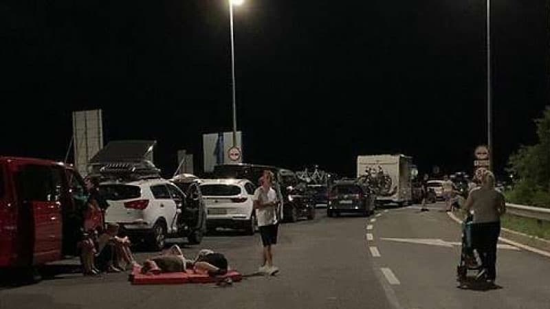 Avstriyada sərhəd nəzarətinin gücləndirilməsi xaosa səbəb oldu