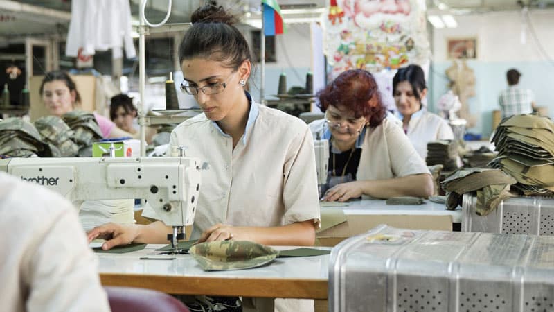 “Bakı Tikiş Evi” məktəbli formalarının tikilməsinə başladı