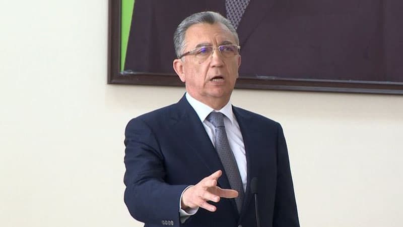 Eldar Əzizov icra başçısının birinci müavininə töhmət verdi