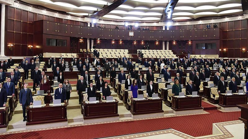 "Bugünkü parlament iqtidarın islahat kursuna cavab vermir" - Partiya sədri