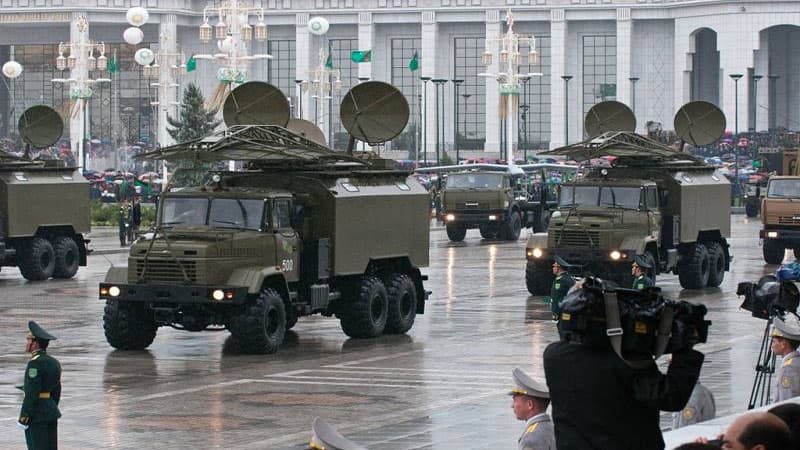 Azərbaycan 600 kilometr məsafədə hədəfi müəyyən edən silah aldı
