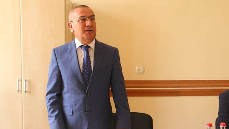 İcra başçısı karantin qaydalarını pozaraq, içki məclisi təşkil etdi (VİDEO)