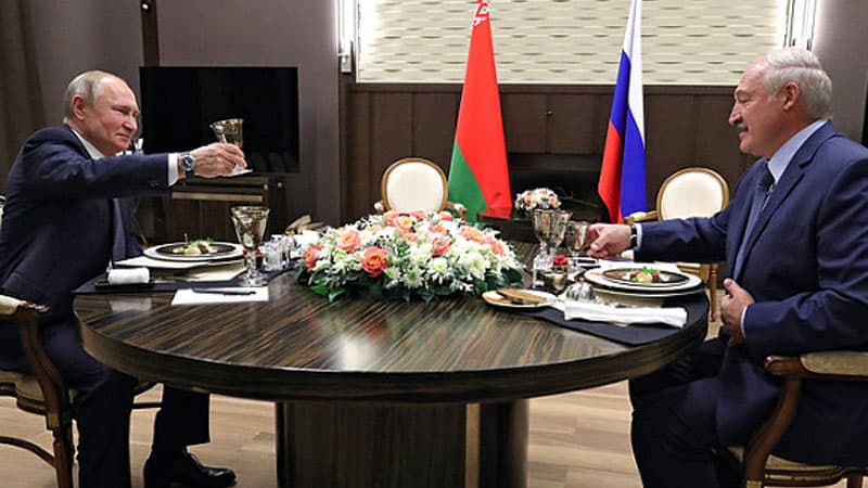 Putin Belarusda keçirilən seçkinin nəticəsini keçərli saydığını elan etdi