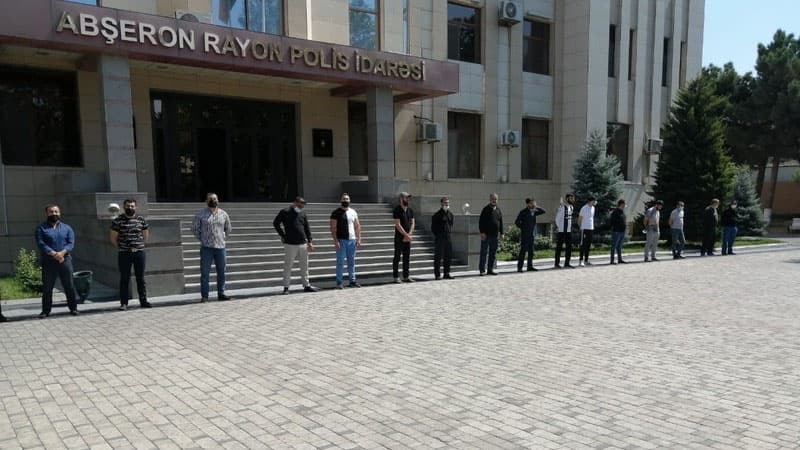 Axund və çox sayda dindar cərimələndi (FOTOLAR)