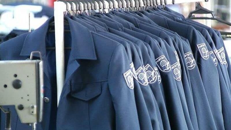 Məktəbli uniformaları ləğv edilməlidir (AÇIQLAMA)