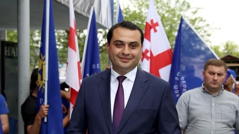 Gürcüstanın azərbaycanlı meri vəzifəsini tərk etdi