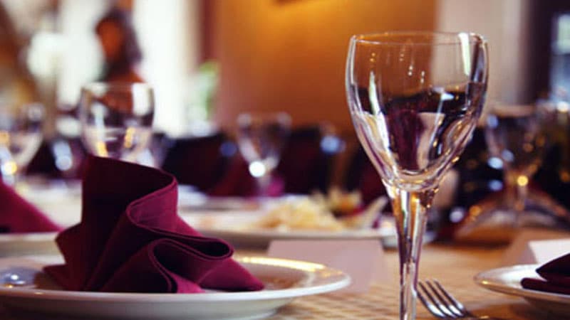 Kafe və restoranların daxilində xidmət göstərilməsinə icazə verildi