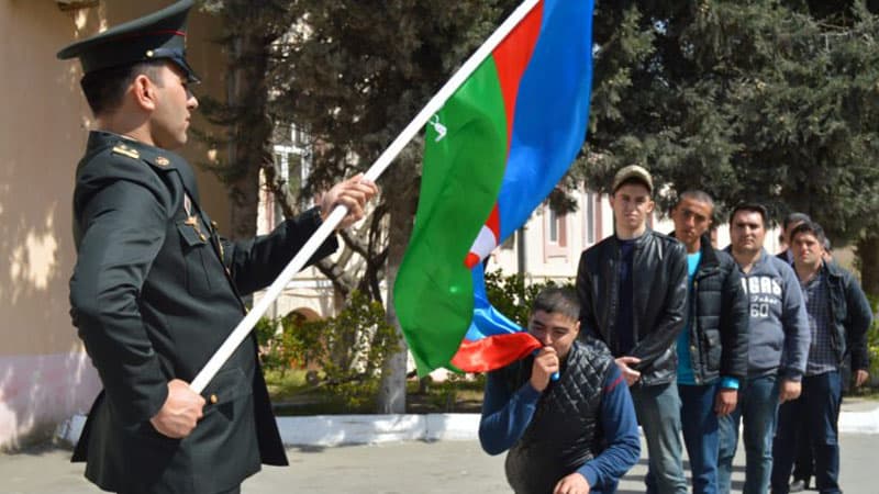 “Əsgərlərin təmtəraqla yola salınması ənənəsini gətirmək lazımdır”